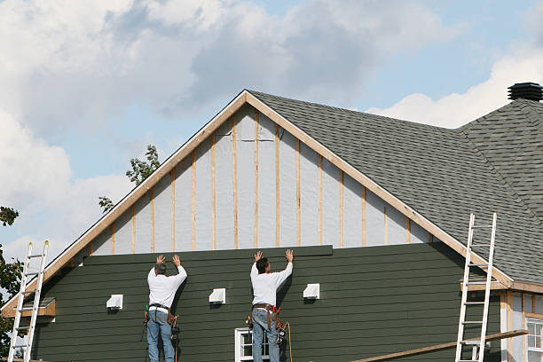 Professional Siding Replacement technician working in Glencoe, FL